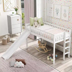 Cama alta de madera doble de 77.4L x 40.5W con escalera y tobogán, adecuada para espacios pequeños