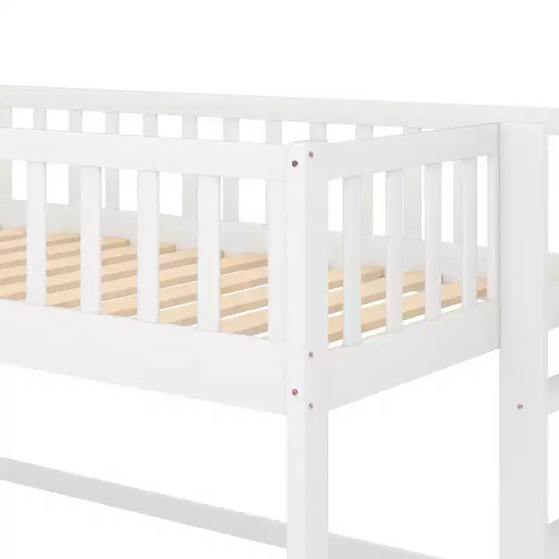 Cama alta de madera doble de 77.4L x 40.5W con escalera y tobogán, adecuada para espacios pequeños