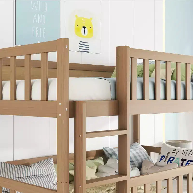 Litera triple de madera de caucho con literas desmontables, escaleras y barandillas