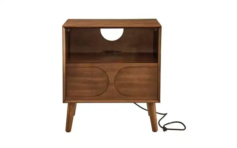 Mesa de Noche Empotrada Moderna de Mediados de Siglo con Almacenamiento Abierto, Cajones, Tomas de Corriente y Patas de Madera Maciza, Acabado Nogal