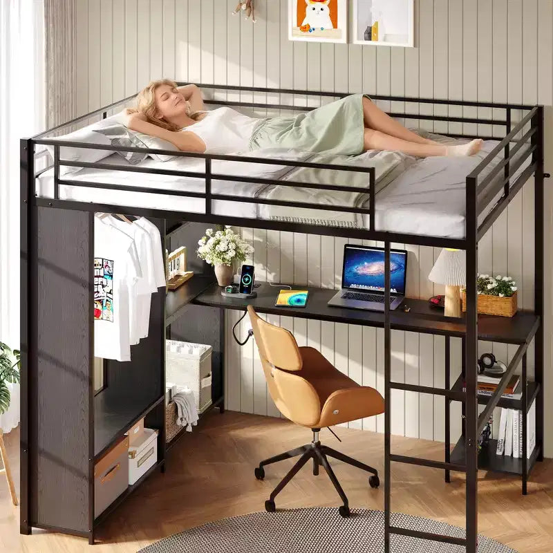 Cama alta Queen con escritorio integrado, estructura de metal con armario y estantes de almacenamiento, escalera, barandillas
