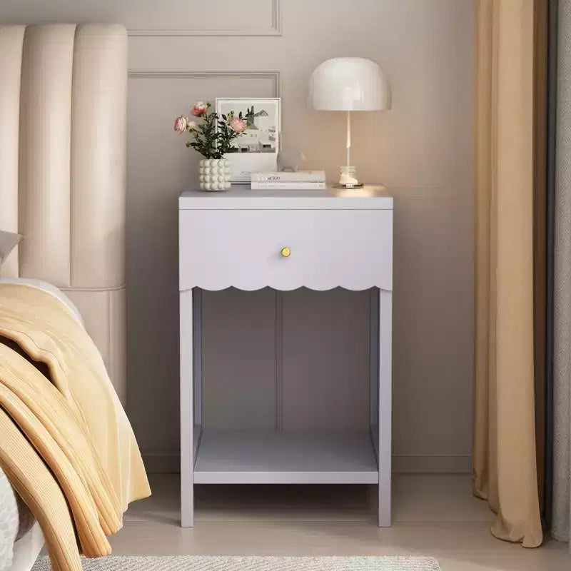 Mesita de Noche con Borde Festoneado con Cajón y Estante Abierto, Mesita de Noche de 26.77 Pulgadas de Alto para Dormitorio o Habitación Infantil, Lila