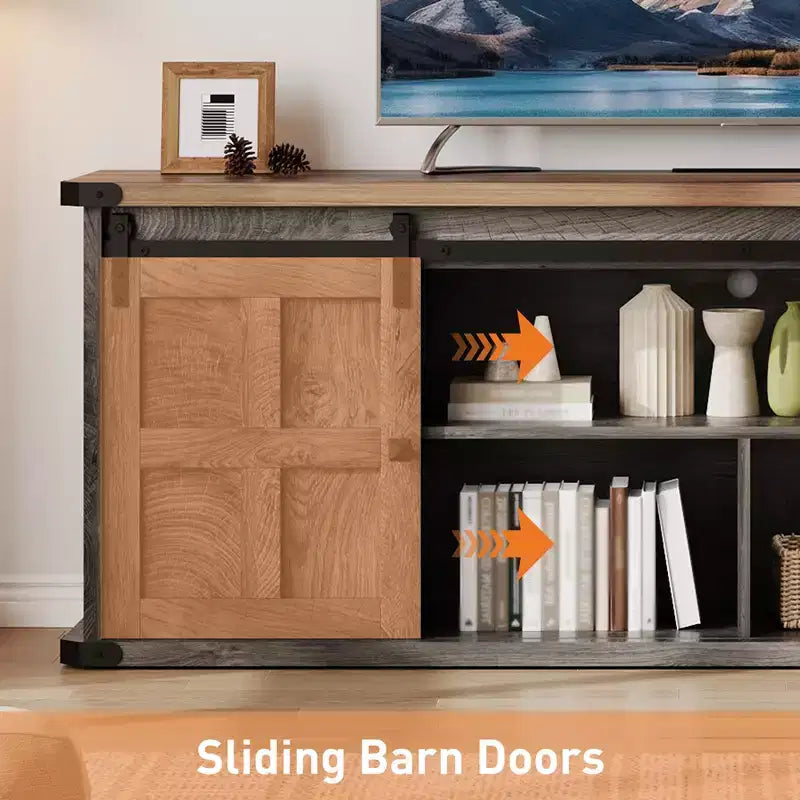 Mueble de TV estilo granja para televisores de 75 pulgadas con toma de corriente, centro de entretenimiento largo con puertas corredizas de granero para sala de estar, dormitorio, blanco y negro