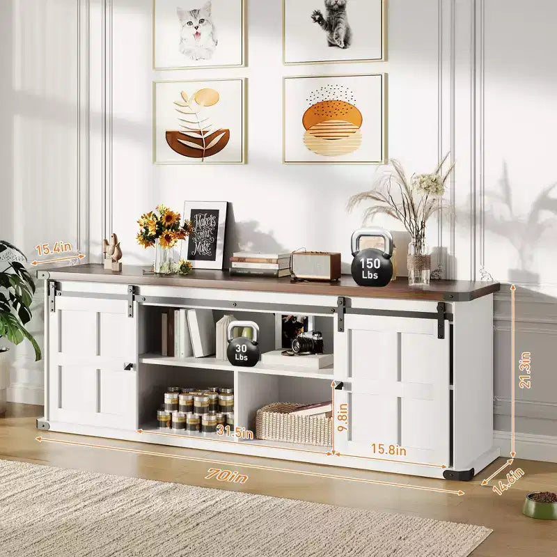 Mueble de TV estilo granja para televisores de 75 pulgadas con toma de corriente, centro de entretenimiento largo con puertas corredizas de granero para sala de estar, dormitorio, blanco y negro
