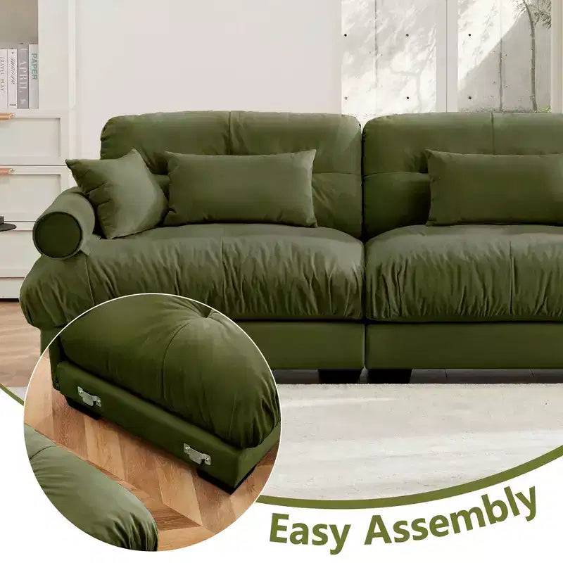 Sofá moderno de terciopelo extragrande de 3 plazas con asiento y respaldo cómodos tipo nube, con cojines lumbares y decorativos, color verde oliva.